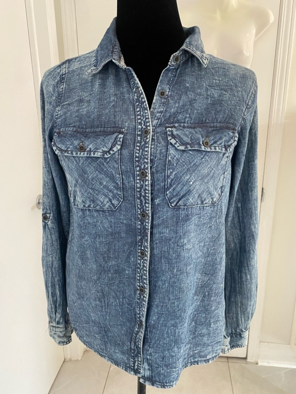 SILVER JEANS Cotton Denim style light weight soft Shirt/Blouse Size Small